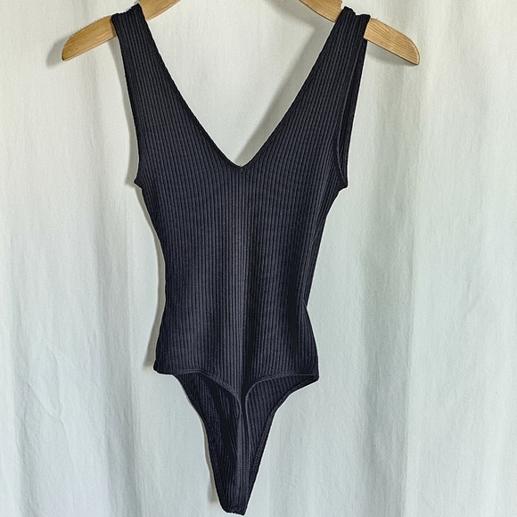 🇨🇦 Aritzia Babaton Black Sleeveless Faux Wrap Rib Bodysuit - Picture 8 of 13